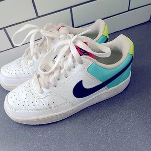 Women’s/youth 5.5 Nike Air Force
